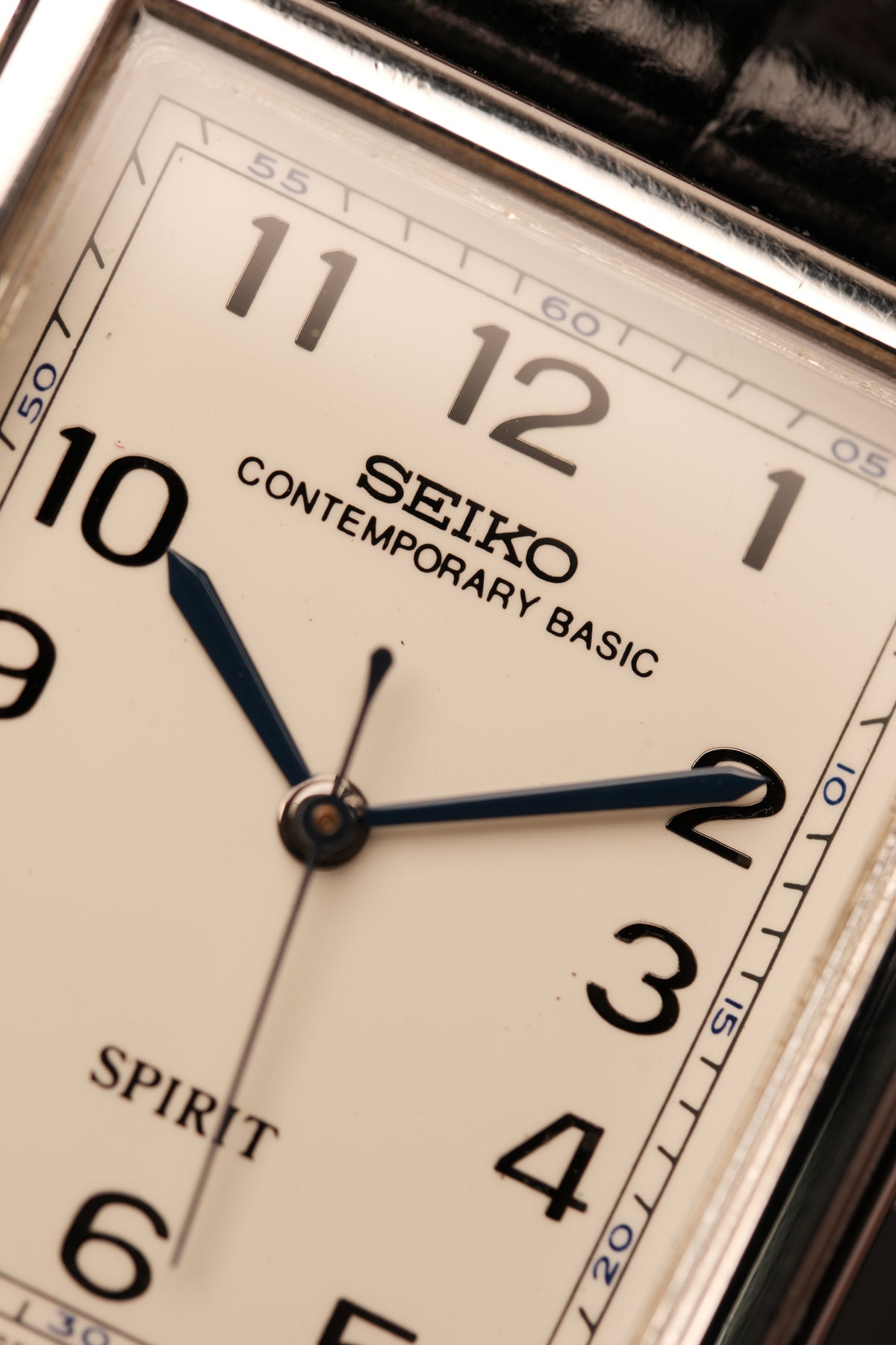 VINTAGE SEIKO CONTEMPORARY SPIRIT TANK 5S21 -5A00 Sweep Second Hand White Dial 1988