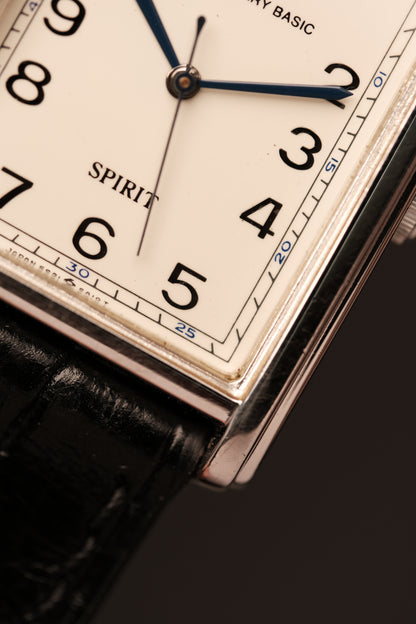 VINTAGE SEIKO CONTEMPORARY SPIRIT TANK 5S21 -5A00 Sweep Second Hand White Dial 1988