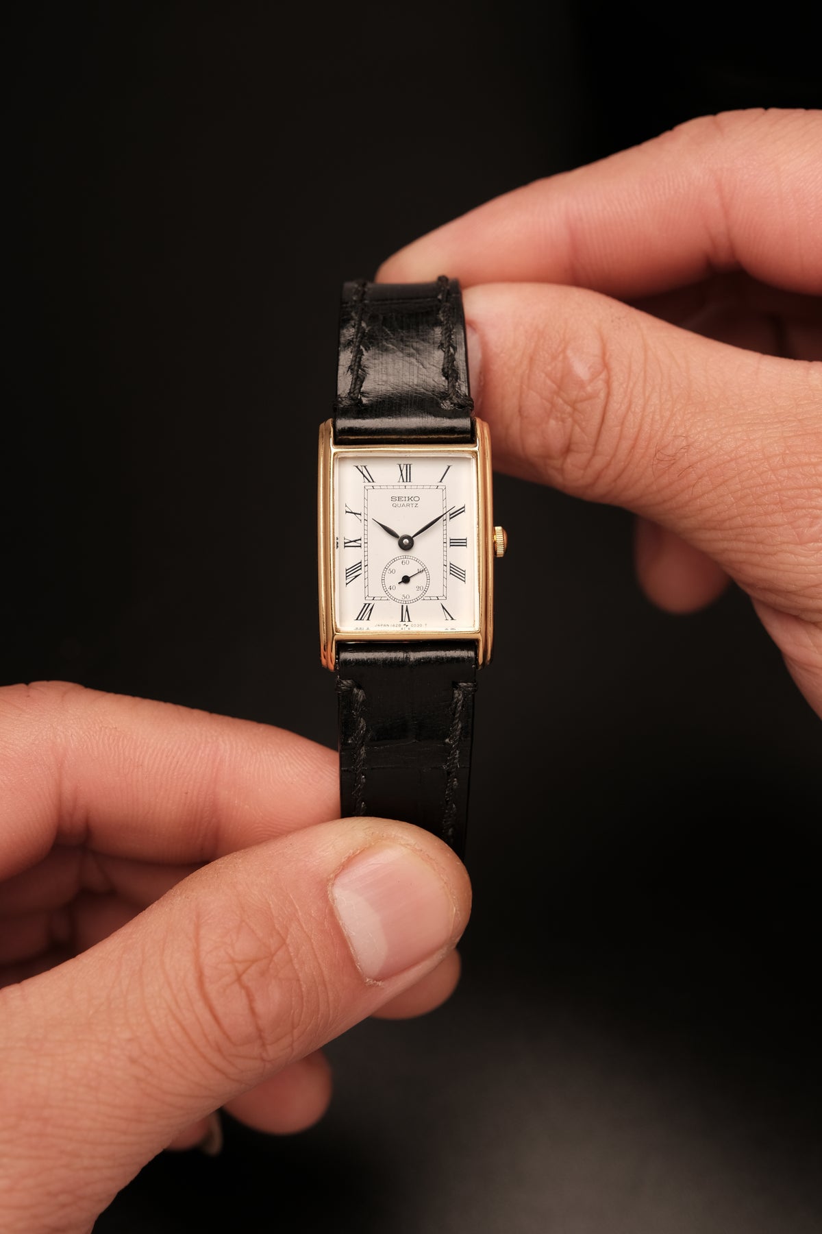 1981 SEIKO TANK ROMAN SUB-SECOND 1428-5020 (20X29MM)