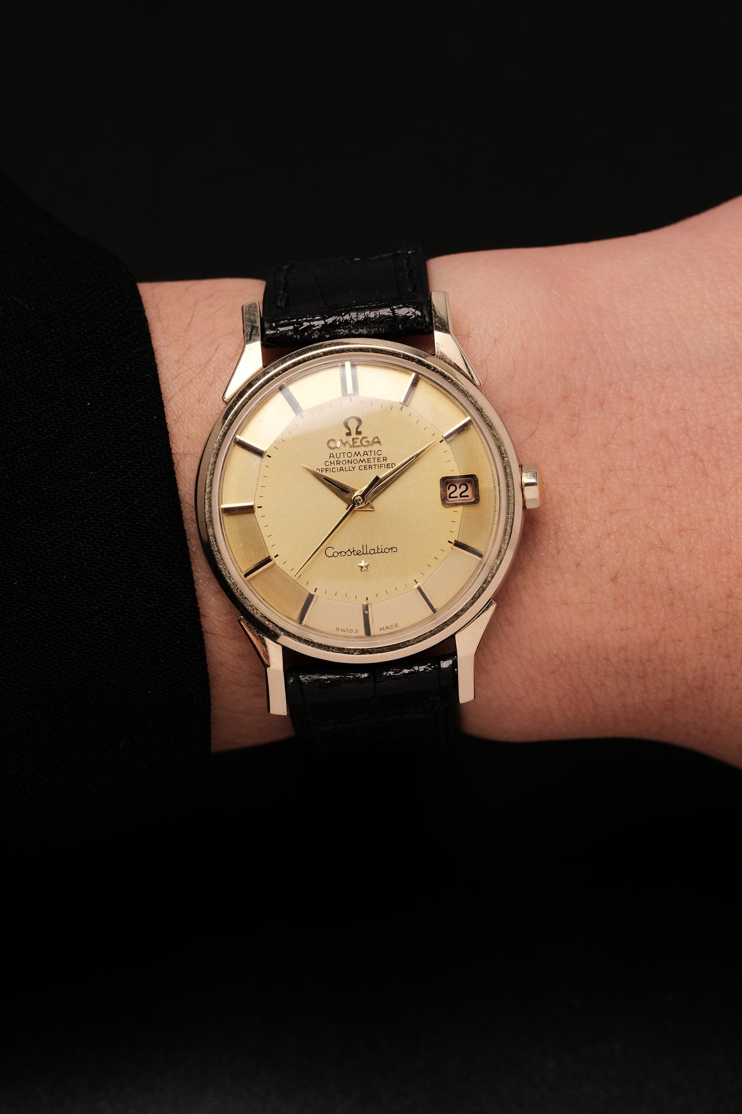 1968 OMEGA CONSTELLATION PIE PAN DOG LEG Yellow Gold - Champagne Dial AUTOMATIC CHRONOMETER REF. 168.005