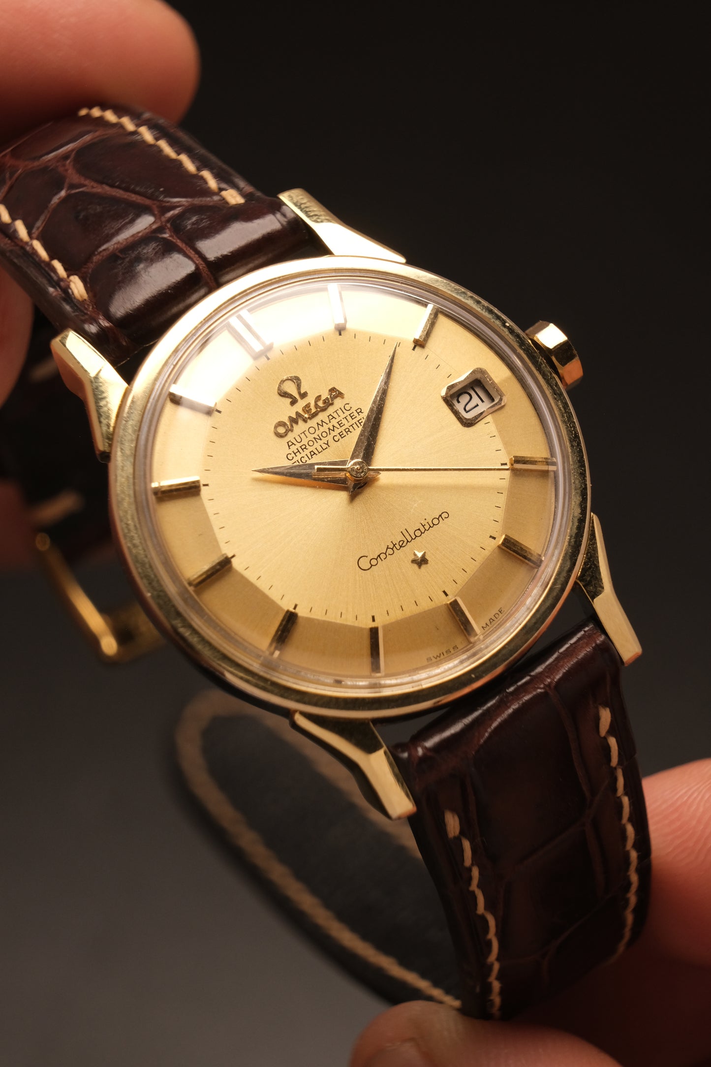 OMEGA CONSTELLATION PIE PAN DOG LEG GOLD AUTOMATIC CHRONOMETER REF. 168.005