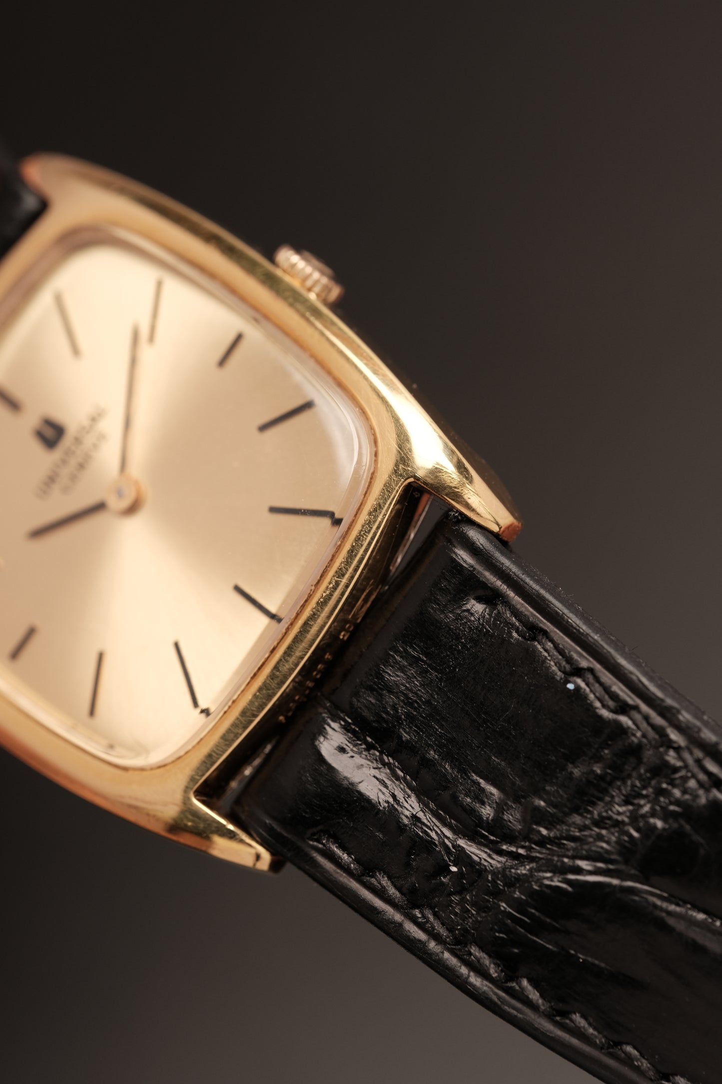 1960s Vintage Tank UNIVERSAL GENEVE Ref.542114 Cal 1-42