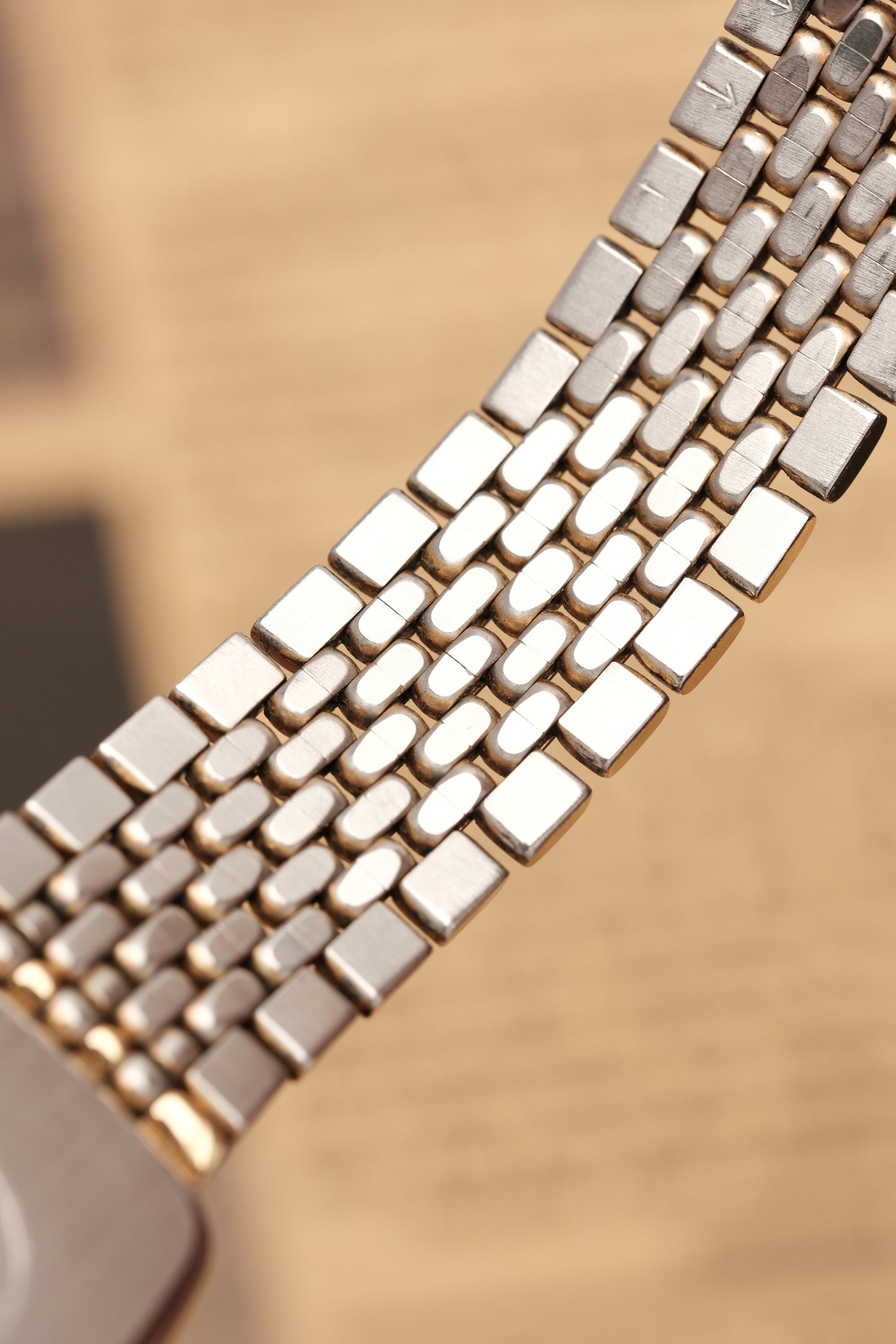 Omega De Ville Ref. 395.0876.2 Cal.1378 Ultra Thin Gold Quartz Integrated Bracelet
