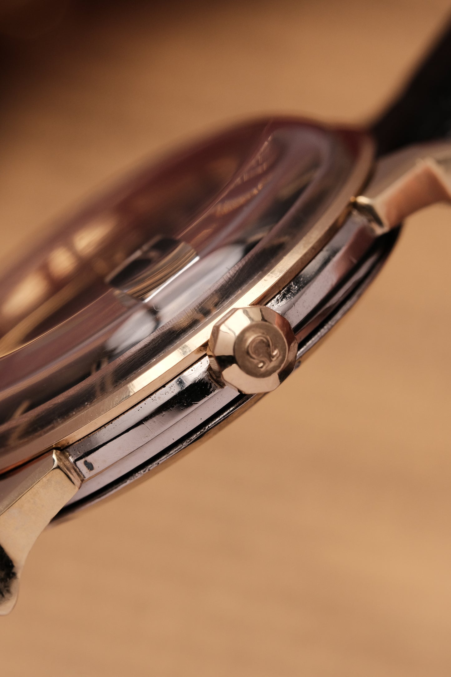 1961 OMEGA CONSTELLATION PIE PAN DOG LEG BLACK DIAL YELLOW GOLD AUTOMATIC CHRONOMETER REF. 168.005