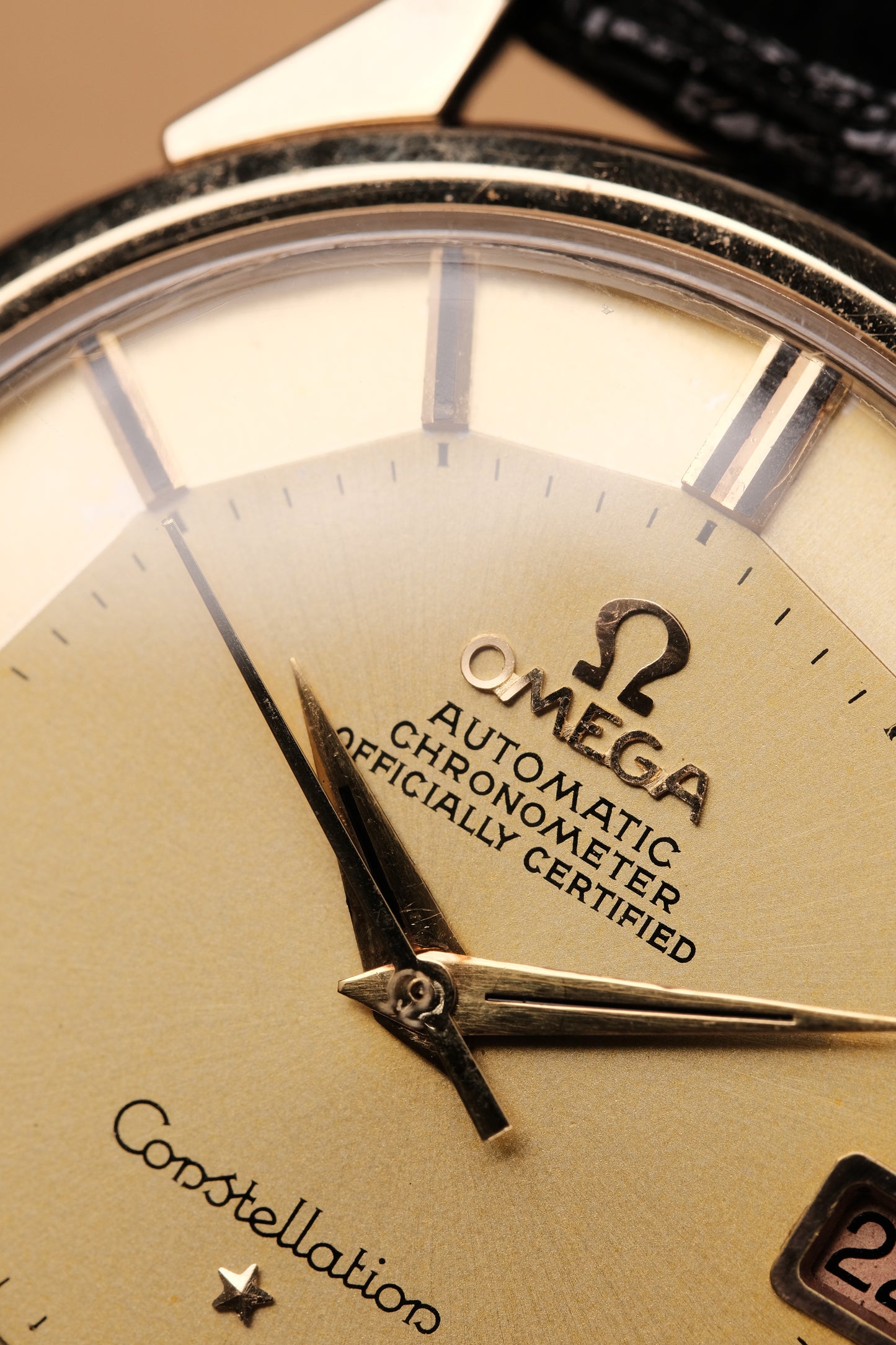 1968 OMEGA CONSTELLATION PIE PAN DOG LEG Yellow Gold - Champagne Dial AUTOMATIC CHRONOMETER REF. 168.005