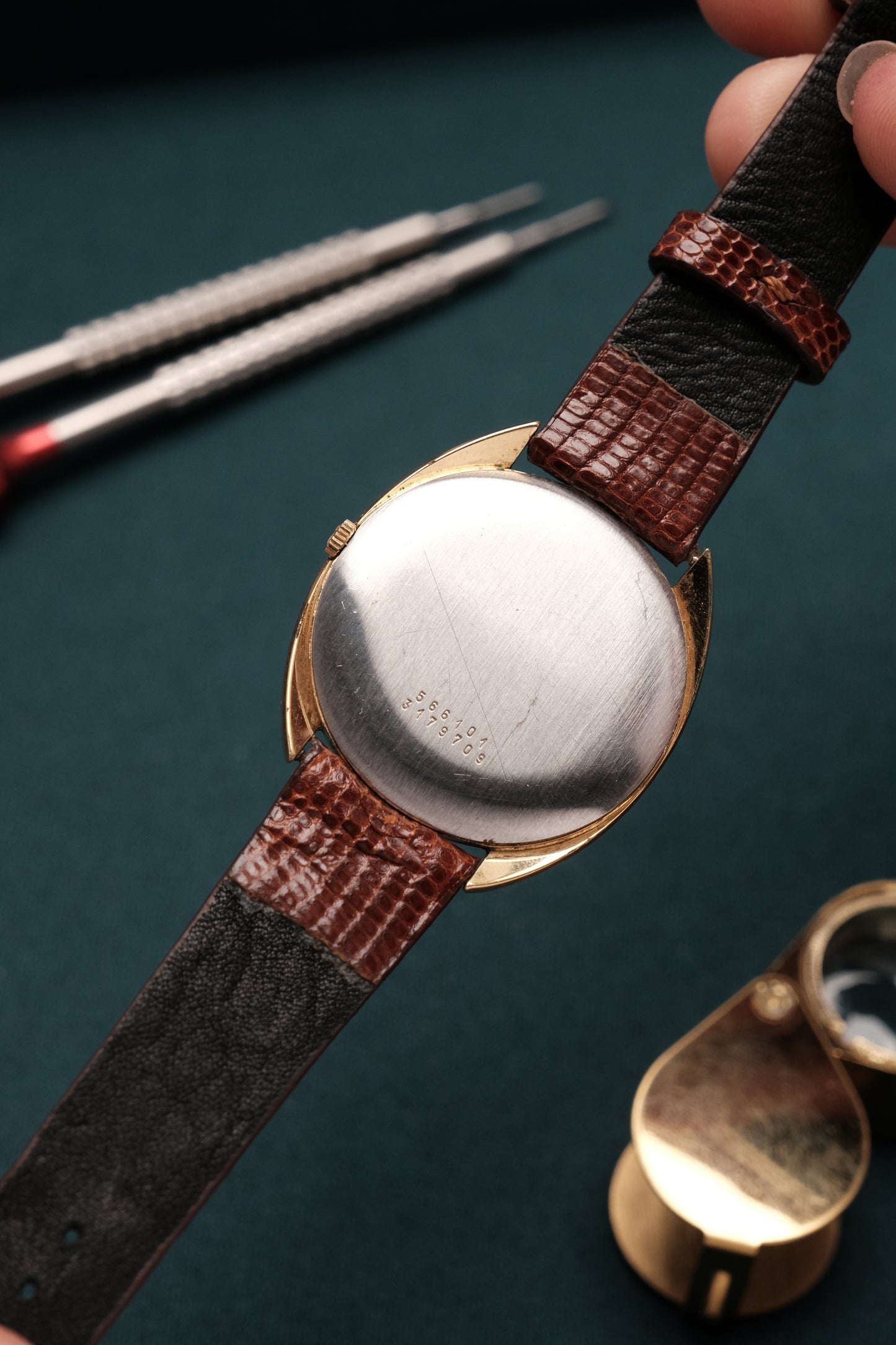 UNIVERSAL GENÈVE Microtor GILT SHADOW ULTRA-THIN AUTOMATIC REF. 566101