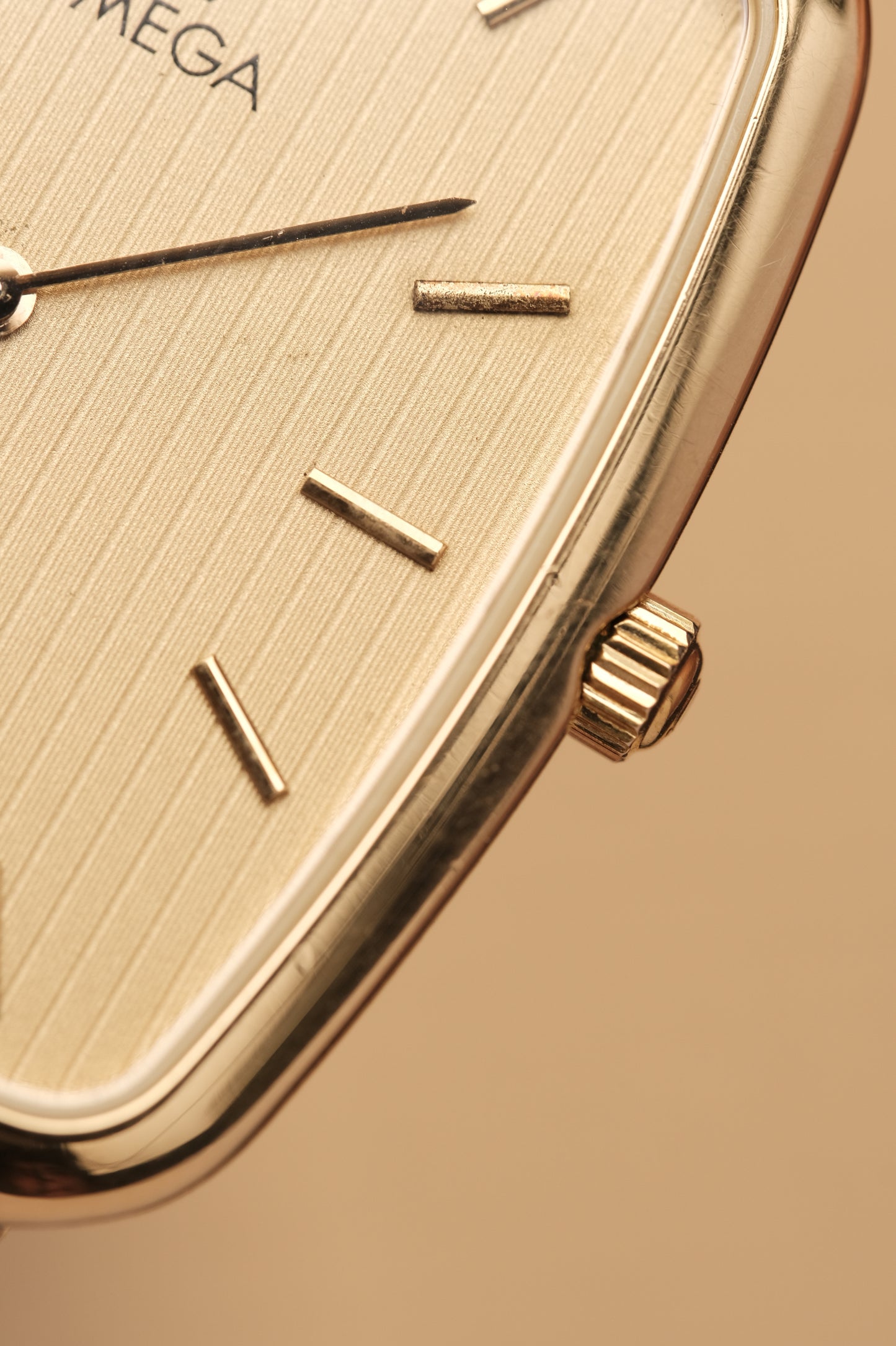 Omega De Ville Ref. 395.0876.2 Cal.1378 Ultra Thin Gold Quartz Integrated Bracelet