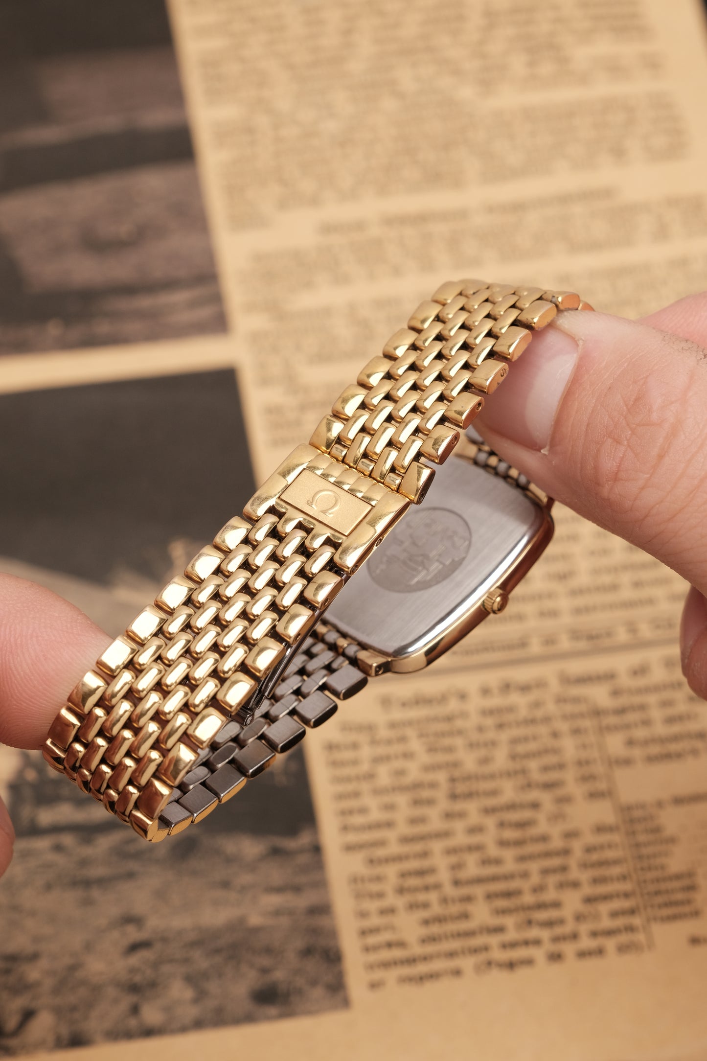 Omega De Ville Ref. 395.0876.2 Cal.1378 Ultra Thin Gold Quartz Integrated Bracelet