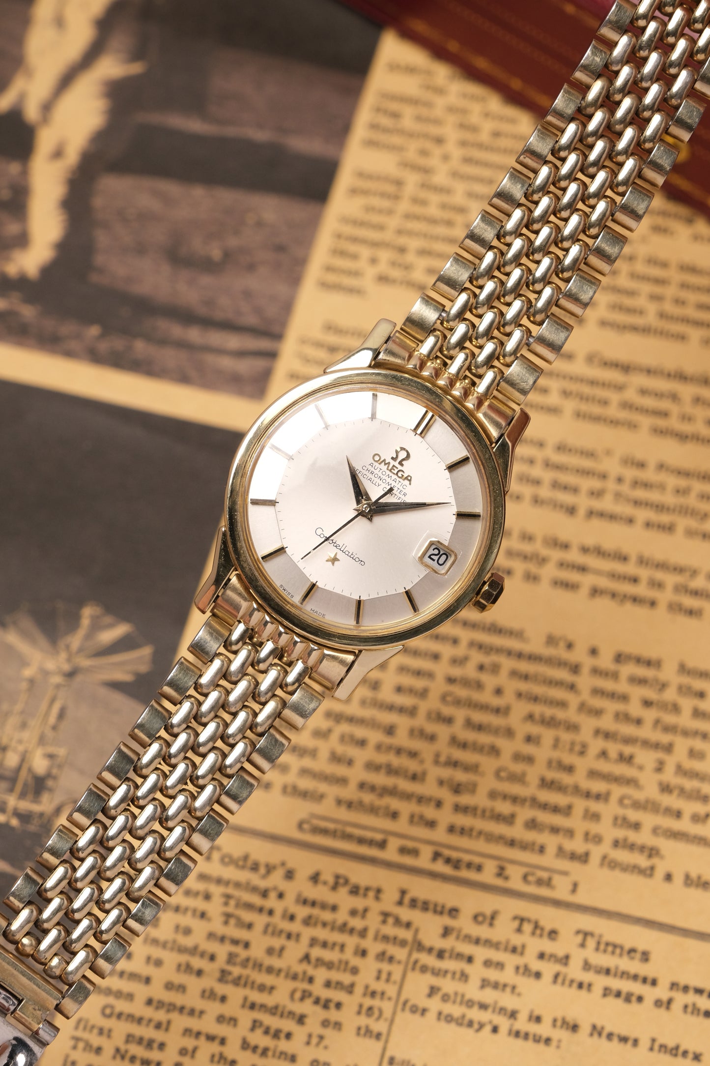 1968 OMEGA CONSTELLATION PIE PAN DOG LEG GOLD BRACELET  AUTOMATIC CHRONOMETER REF. 168.005