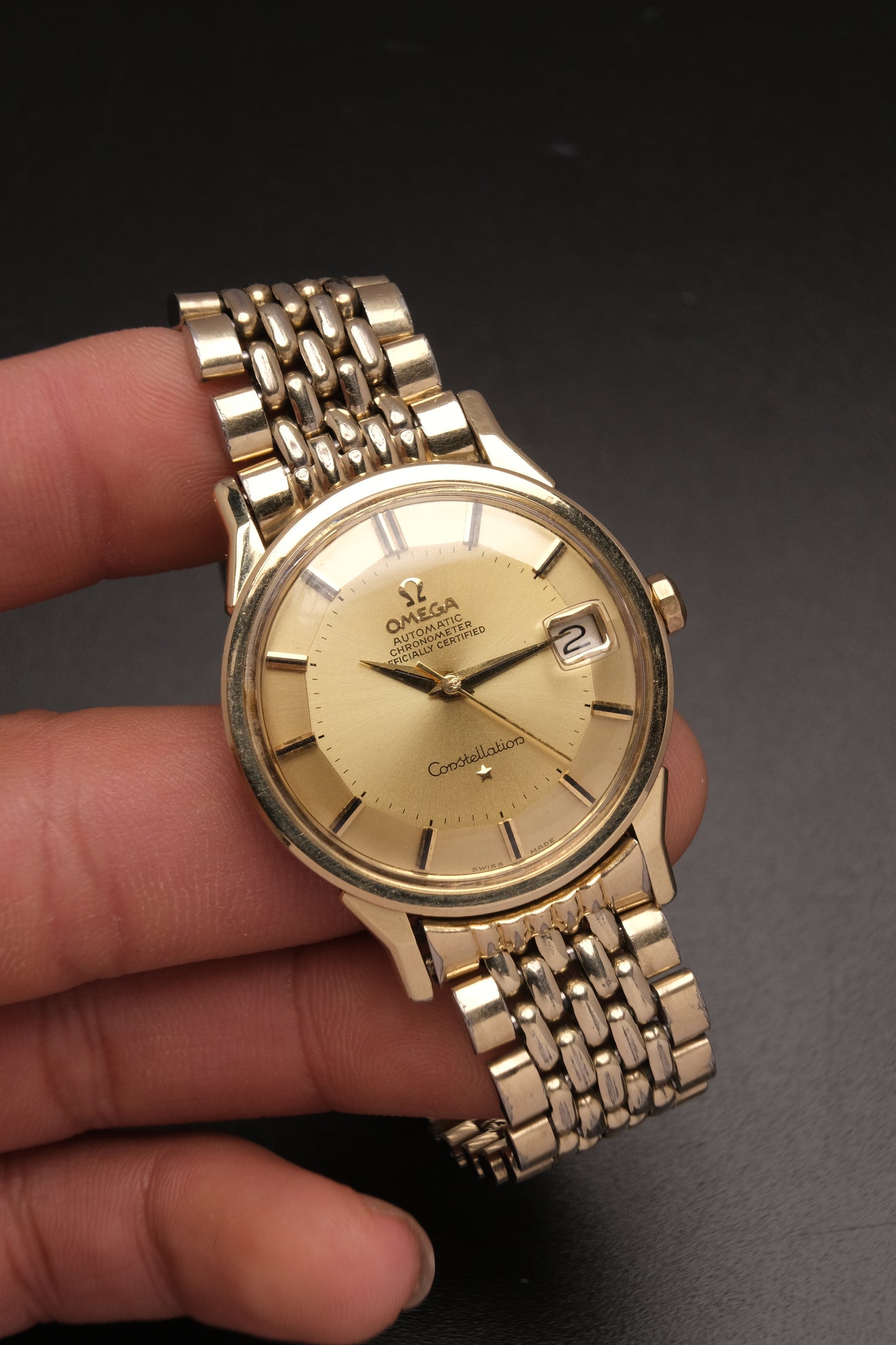 OMEGA CONSTELLATION PIE PAN DOG LEG GOLD AUTOMATIC CHRONOMETER REF. 168.005