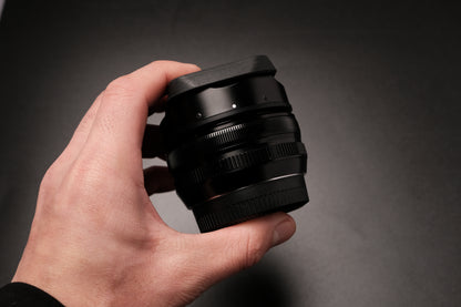 Fujifilm XF 18mm f/2.0 R Lens X Mount w Square Hood EXCELLENT!