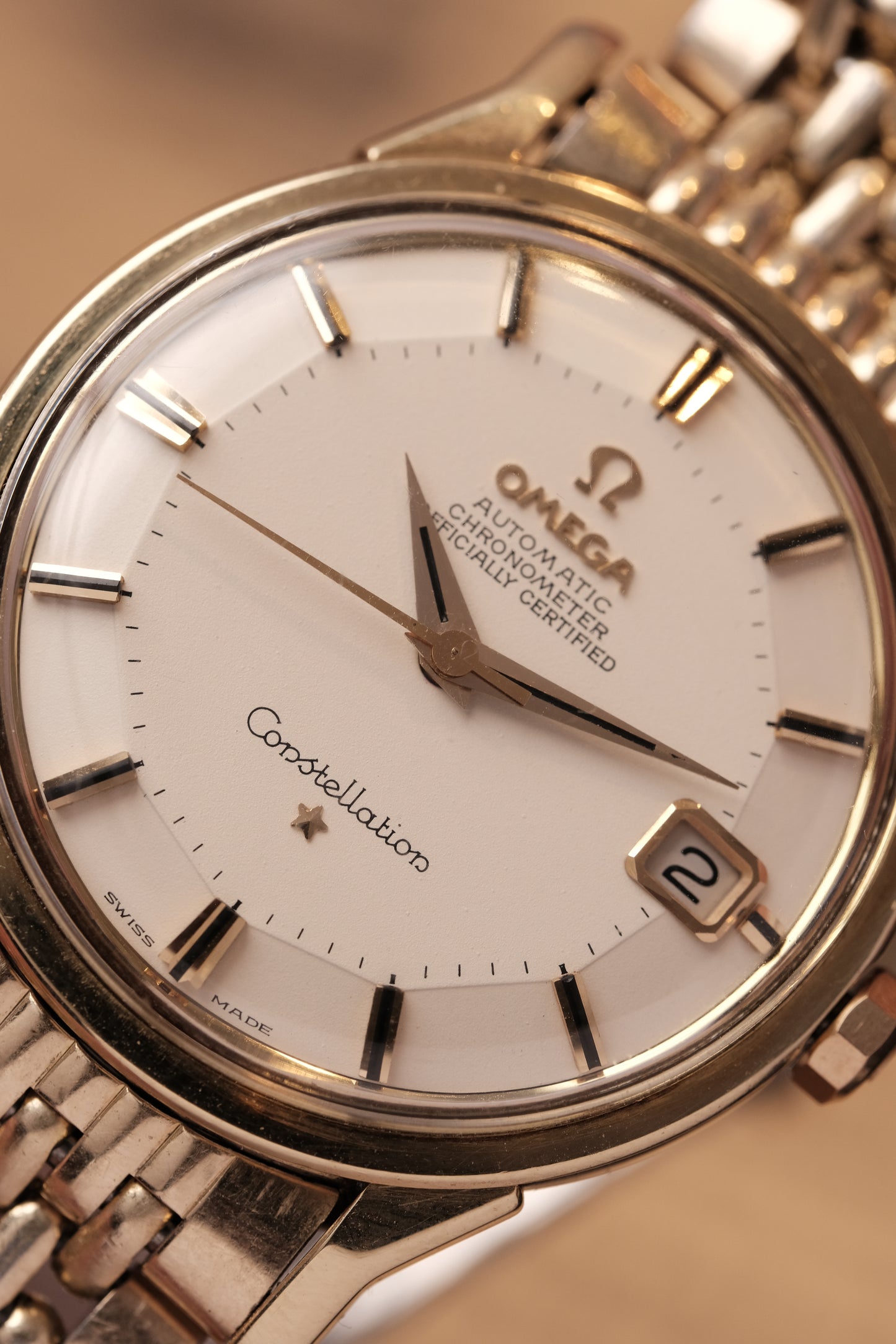 1963 OMEGA CONSTELLATION PIE PAN DOG LEG GOLD AUTOMATIC CHRONOMETER REF. 168.005