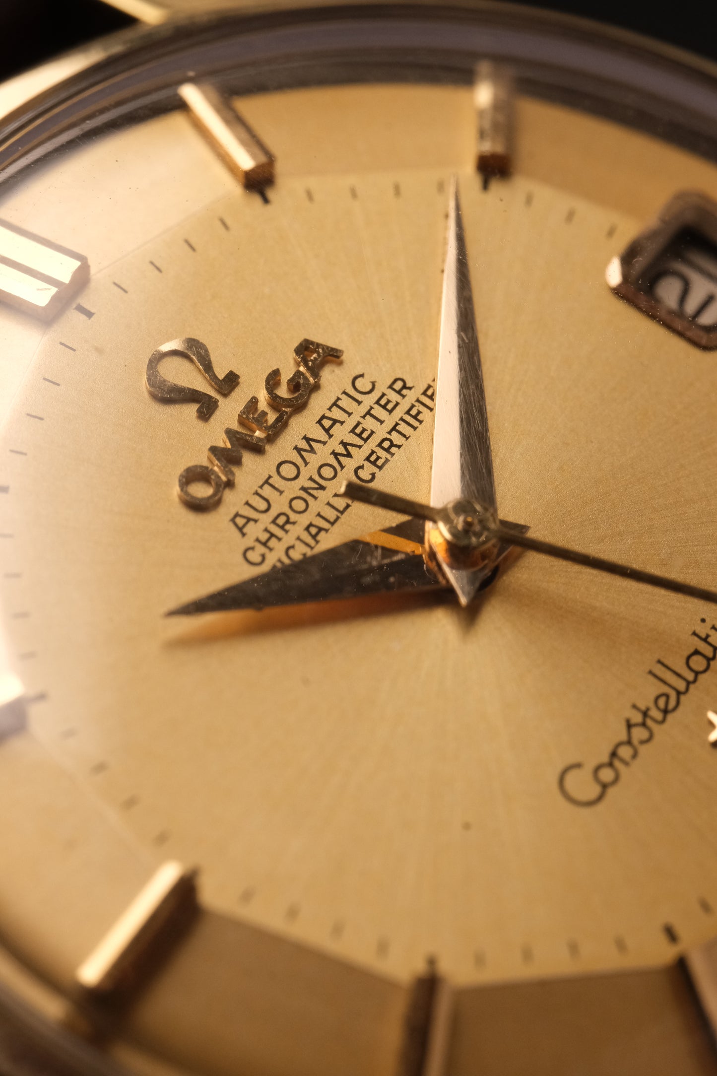 OMEGA CONSTELLATION PIE PAN DOG LEG GOLD AUTOMATIC CHRONOMETER REF. 168.005