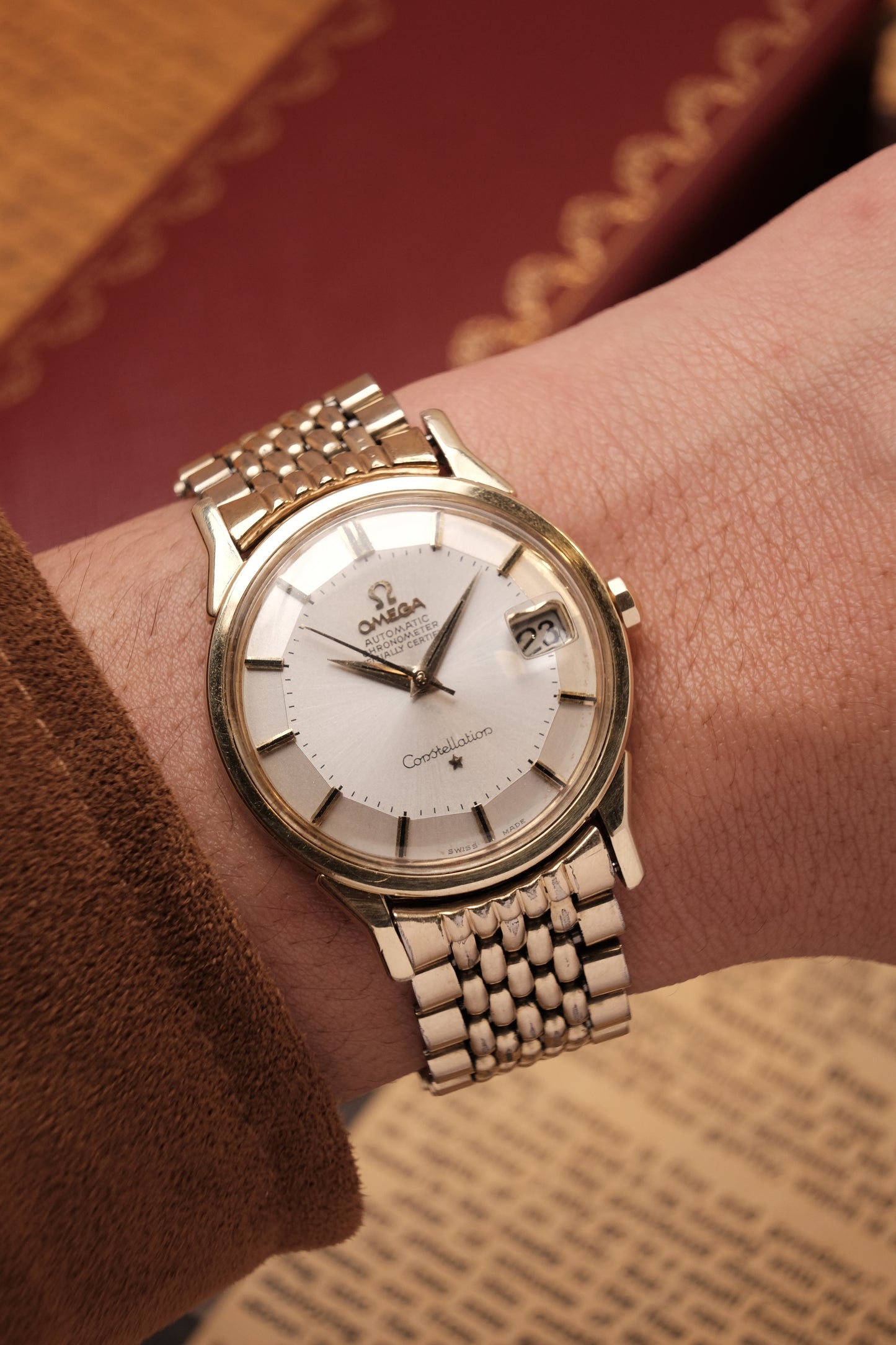 OMEGA CONSTELLATION PIE PAN DOG LEG GOLD AUTOMATIC CHRONOMETER REF. 168.005