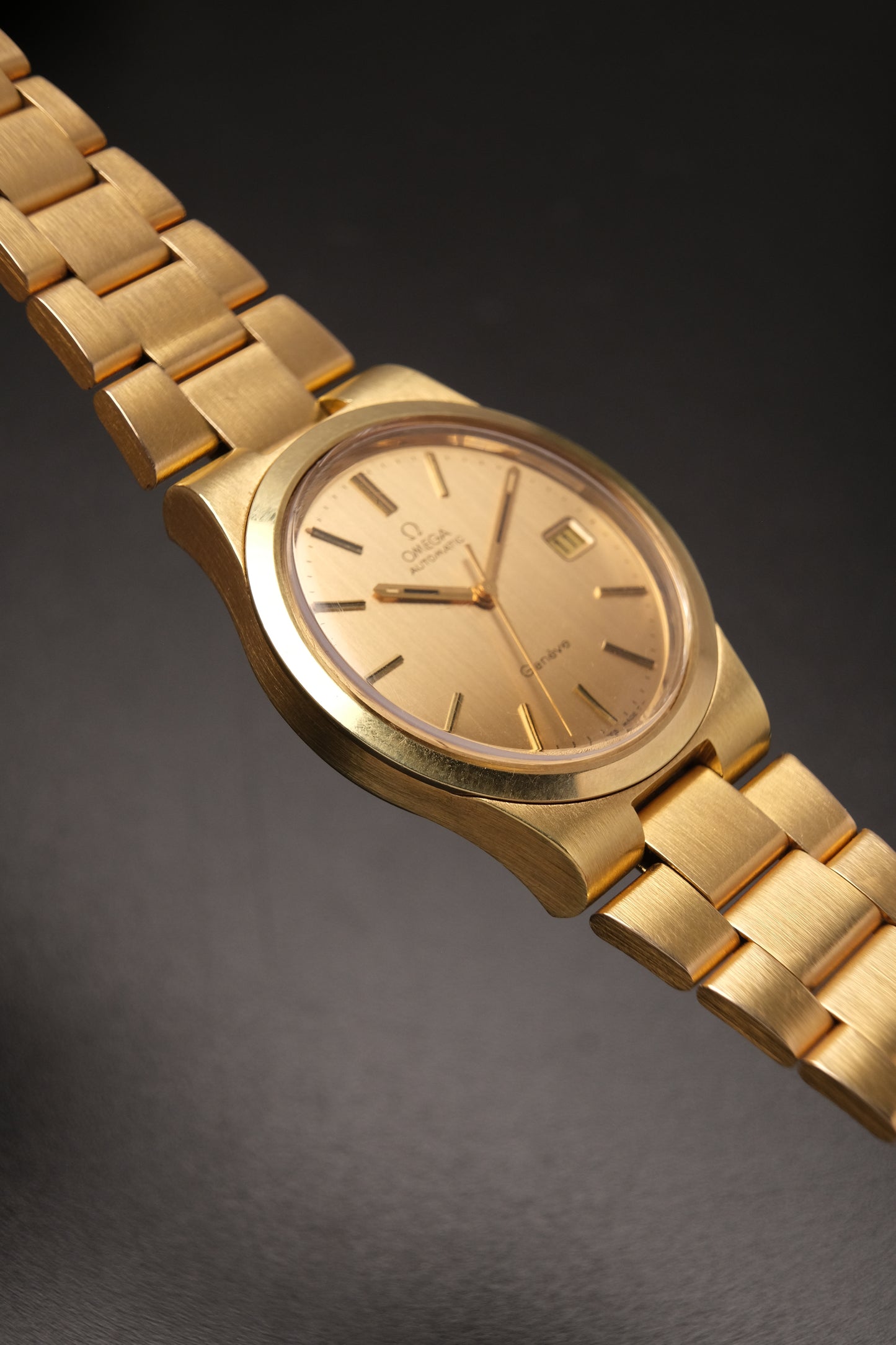 Vintage Omega Genève 166.0173 Gold Case Gold Bracelet