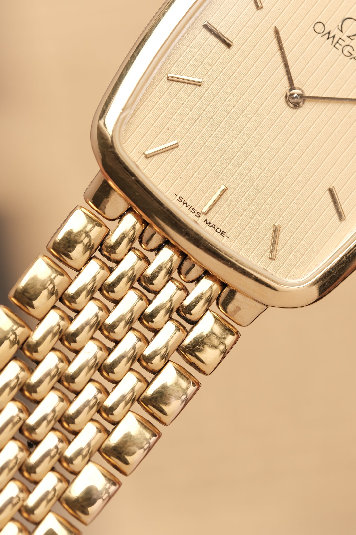 Omega De Ville Ref. 395.0876.2 Cal.1378 Ultra Thin Gold Quartz Integrated Bracelet