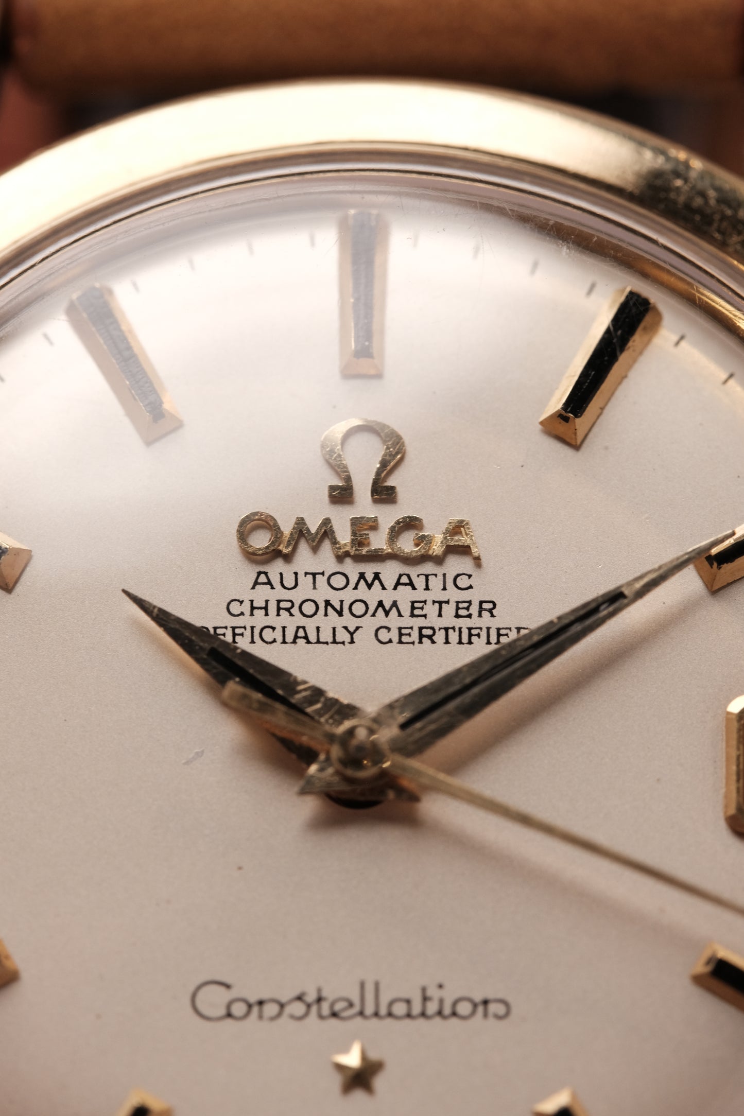 OMEGA CONSTELLATION DOG LEG GOLD AUTOMATIC CHRONOMETER REF. 168.005