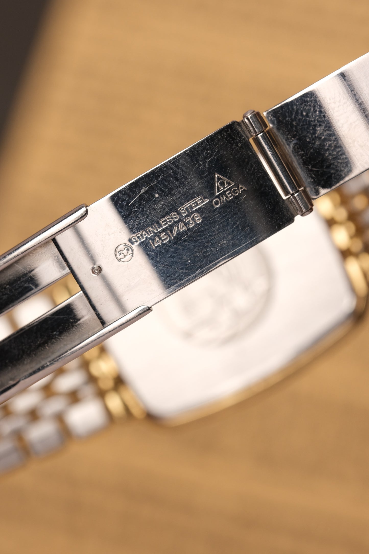 Omega De Ville Ref. 395.0876.2  Cal.1378 Vintage Gold Quartz Integrated Bracelet