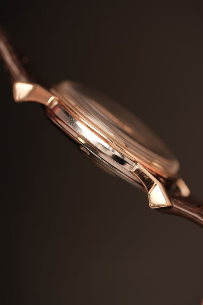1964 OMEGA CONSTELLATION PIE PAN DOG LEG White Dial Rose Gold AUTOMATIC CHRONOMETER REF. 168.005