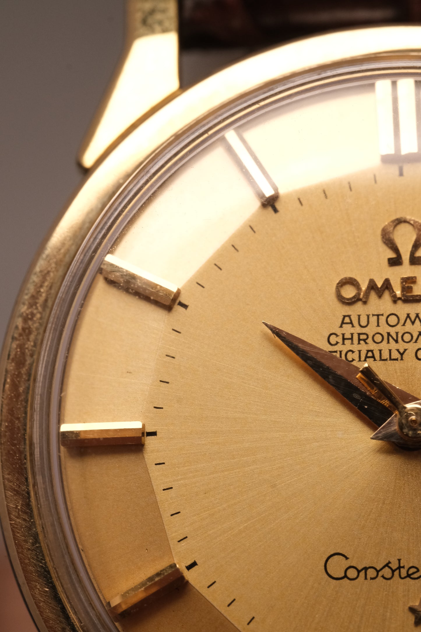 OMEGA CONSTELLATION PIE PAN DOG LEG GOLD AUTOMATIC CHRONOMETER REF. 168.005